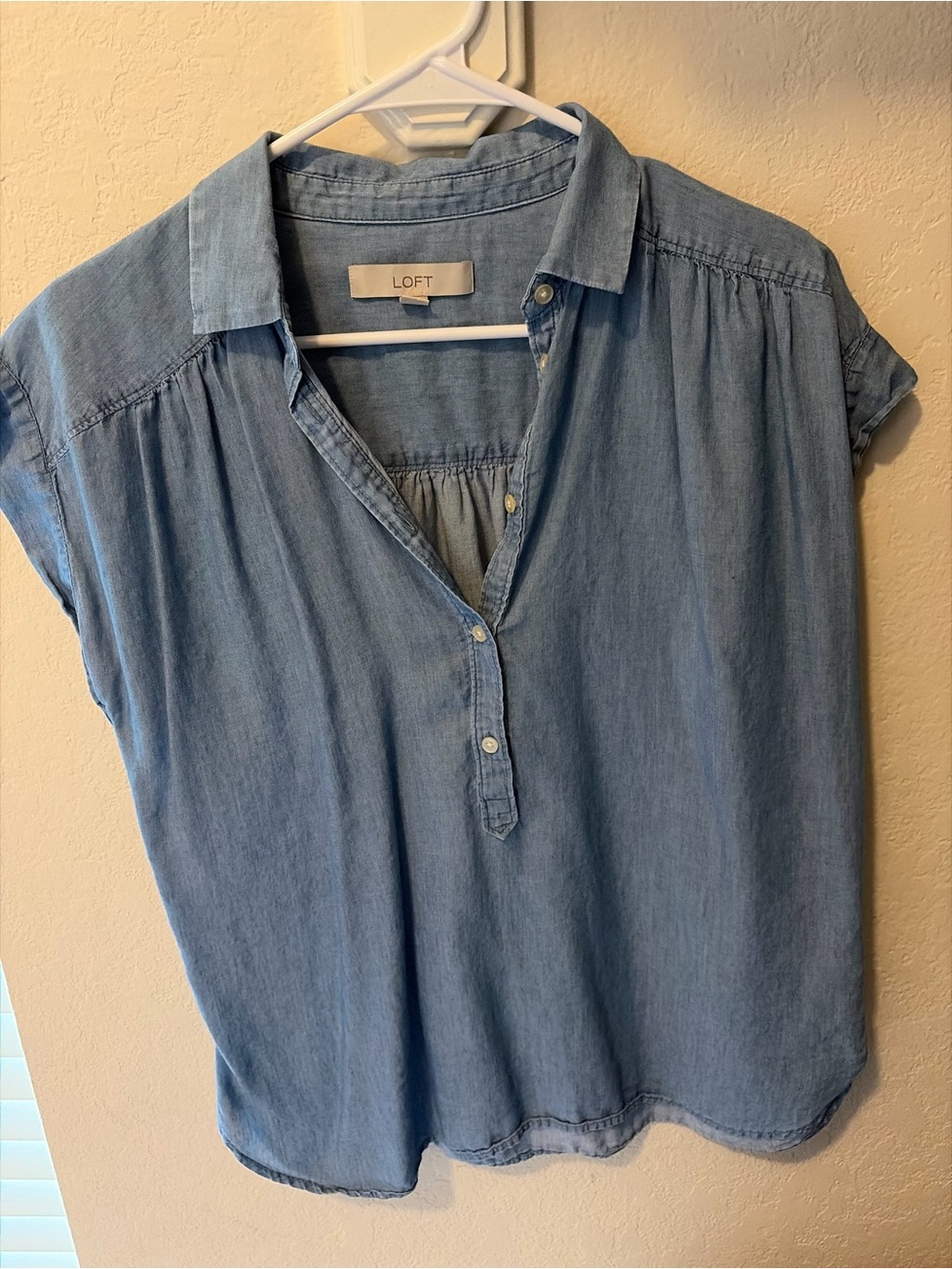 LOFT Light Blue Chambray Short Sleeve Pullover
